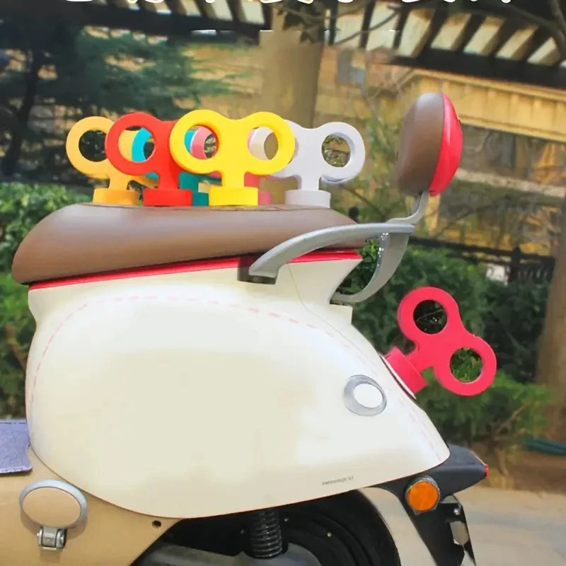 1pc Cute Wind Up Car Decoration Electric Car Wind Up Decoration Car Exterior Wind Up Decoration